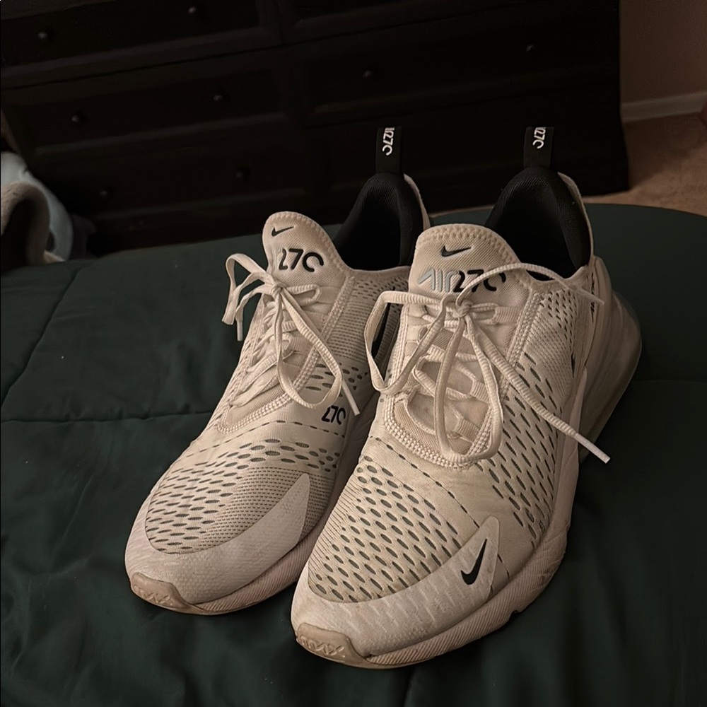 Nike Air Max 270 White and Black Athletic Shoes with Air Max Cushioning - Picture 3 of 4